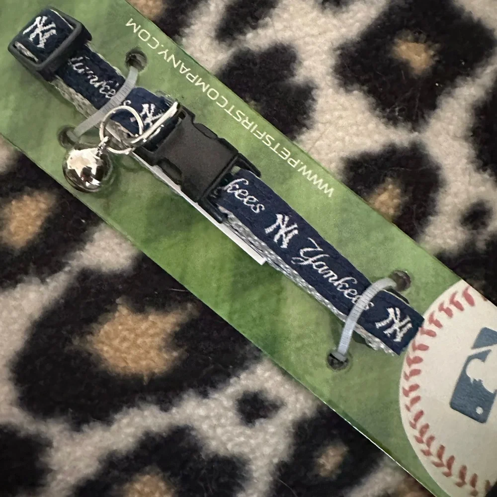 NWT New York Yankees adjustable cat collar